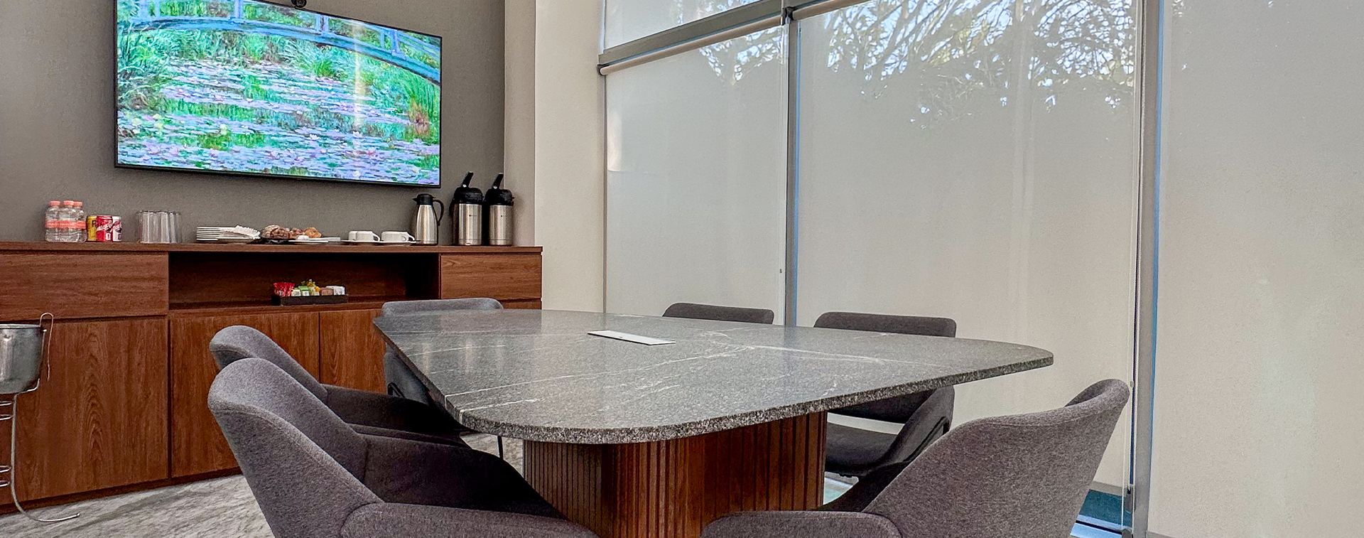 Meeting rooms and business center